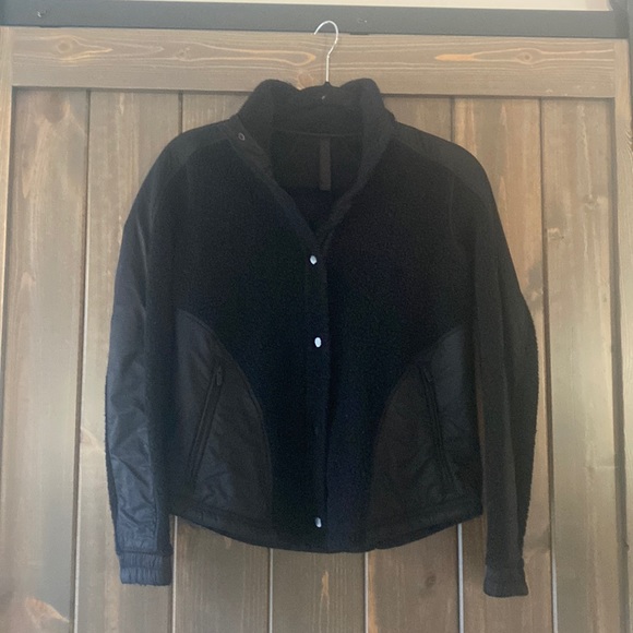 Lululemon Sherpa jacket size 2 - Picture 1 of 6
